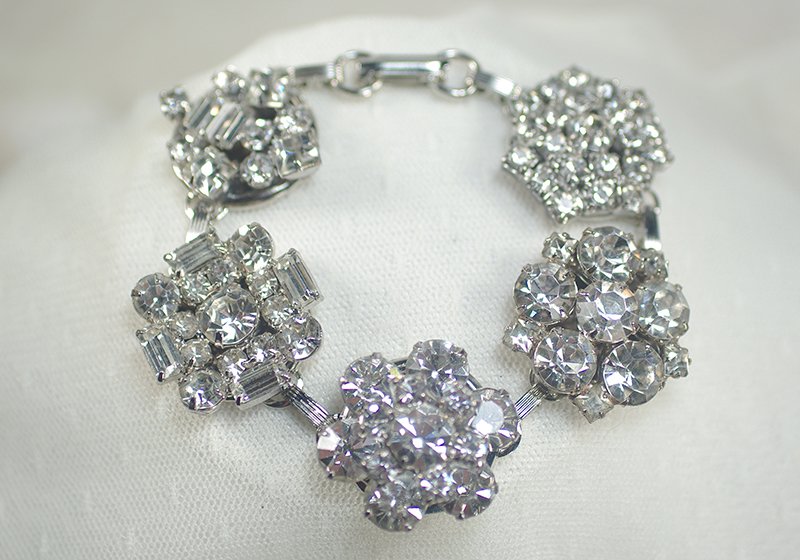 clearrhinestonesilverlinkbracelet.jpg