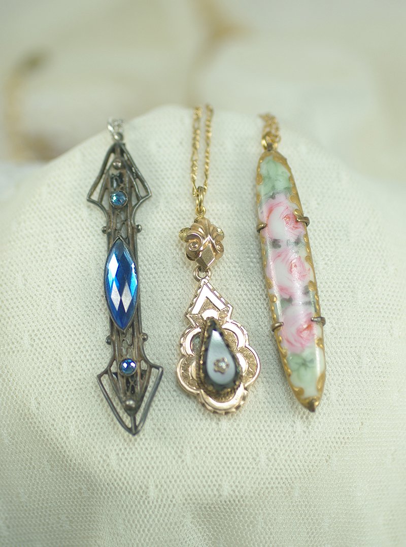 assorted1900sartdecoandvictorianpendantnecklaces.jpg